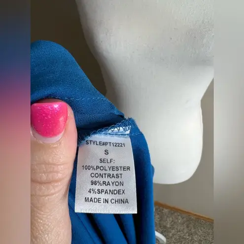 Paper moon Royal blue flutter sleeve top size small