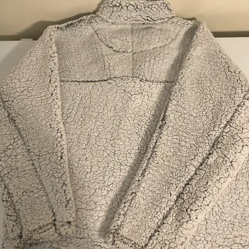 fuzzy pull over Size M