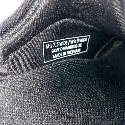 Kizik Unisex Blackout Madrid Eco Knit Sneakers Women’s 9 Wide Men’s 7.5 Wide Black