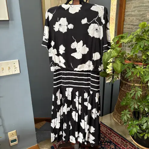 Karin Stevens VTG 100% Rayon Black and White Floral Midi Dress size 8