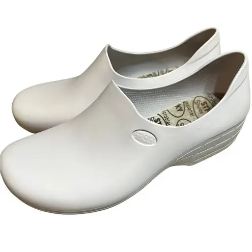 Sticky Professional Shoes for Women in White Size 8