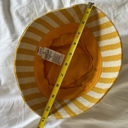 Gap Never worn:  yellow & cream striped bucket hat