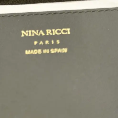 NINA RICCI Paris made in Spain. A beautiful billfold new without tags.