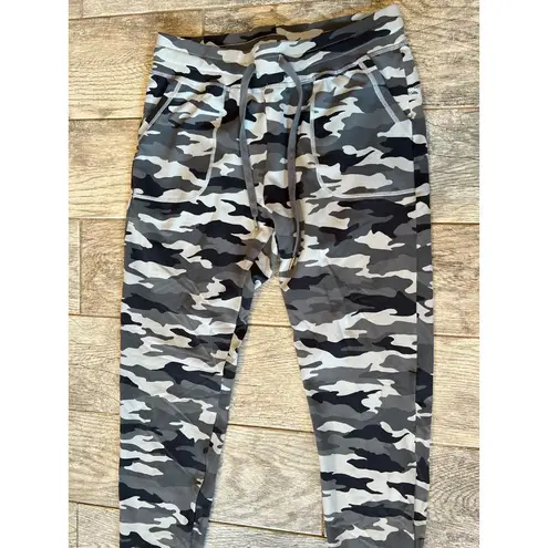 Zyia Active Sweatpants Small Track Pants Lounge Stretch Joggers Pockets Camo