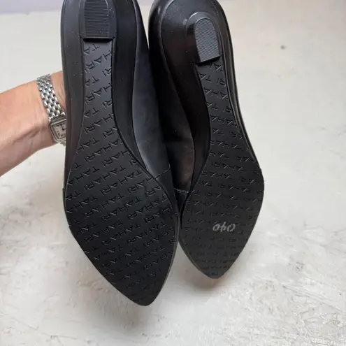 Tahari Dominique Black Leather Pointed Toe Wedge Flats Women's Size 7.5 M