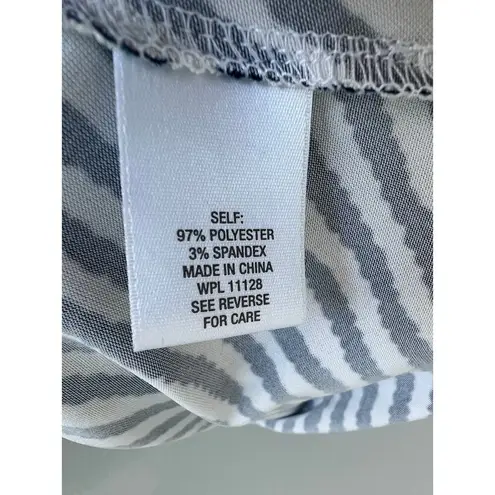 Roz & Ali Short Sleeve Striped V-Neck Button Up XL