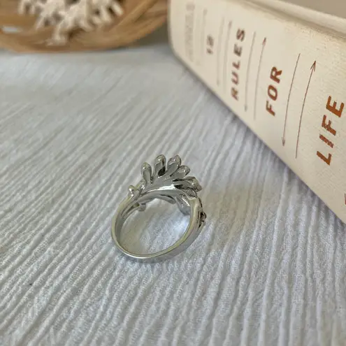 Boutique Dark Silver Floral Marcasite Ring “Ligeia” Leaves Flower Black Gray Metallic Jewelry