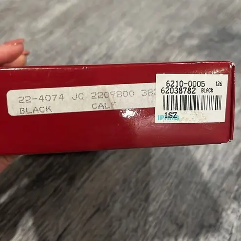 Salvatore Ferragamo Ferragamo Vara Bifold Wallet Gold ($550) ✨ professionally cleaned and relined ✨