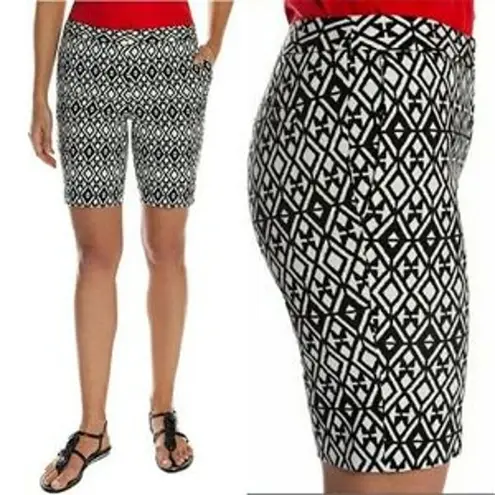 Mario Serrani Womens Shorts Size 8 Black White Tribal Geometric Print Fitted