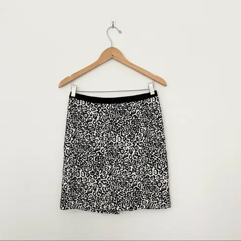 Ann Taylor  leopard print pencil skirt‎ 8 P - Image 8