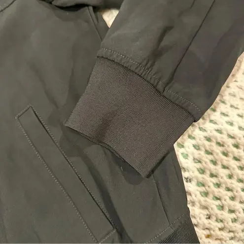 Theory  WOMENS DARYETIE B SATIN BLK CREPE LARGE FULL
ZIPPER