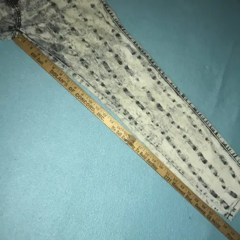 Crave fame by Almost Famous High waisted distress straight leg acid wash size 9