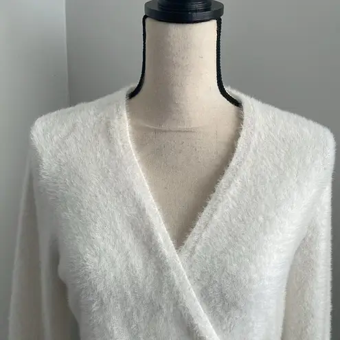 Banana Republic  Luxuriously Soft White Faux Wrap Front V-Neck Sweater size XS