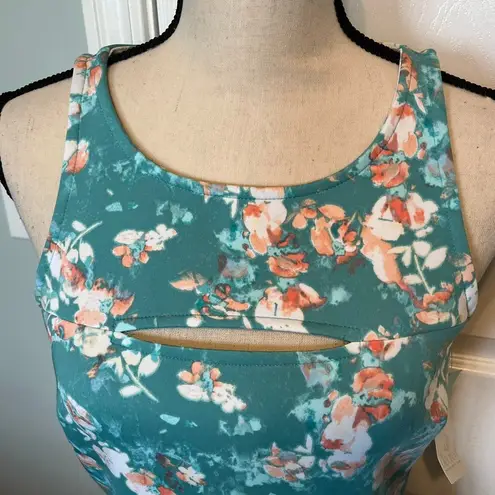 Decree sleeveless fitted top women's size medium blue floral front cut-out NEW