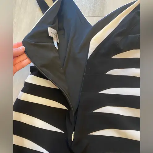 Joseph Ribkoff Black and White Geometric V-Neck and Back Sleeveless Dress size 6