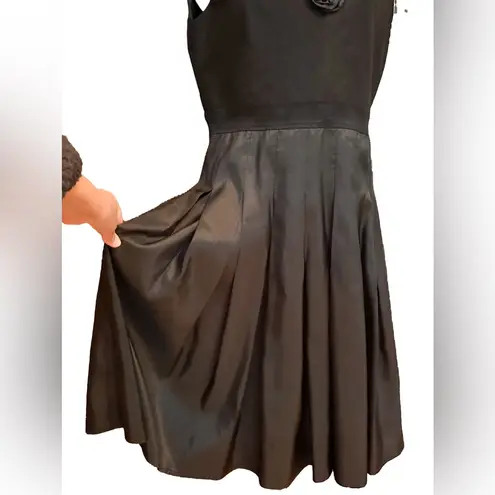 Jerry T Little Black Dress Sleeveless Midi Pleated Skirt V Neck With Flower Size M