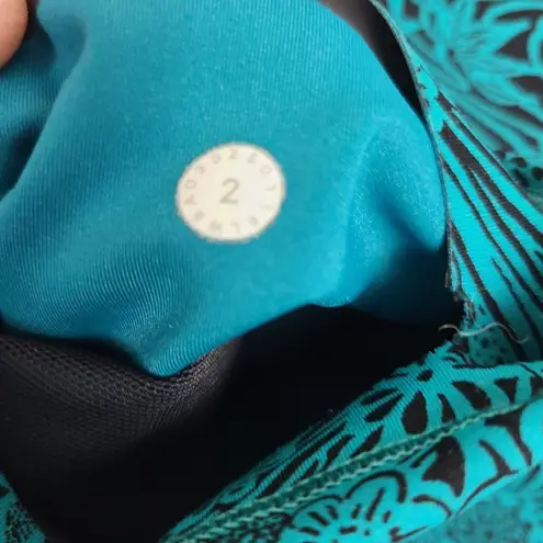 Lululemon Women's 2 In Movement Cropped Leggings Teal & Black Geo Print Stretch