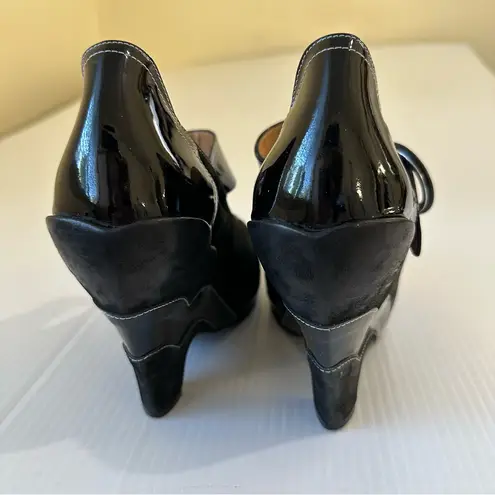 John Fluevog Miss July Scalloped Wedge Heel Pinup Shoes Black, 9