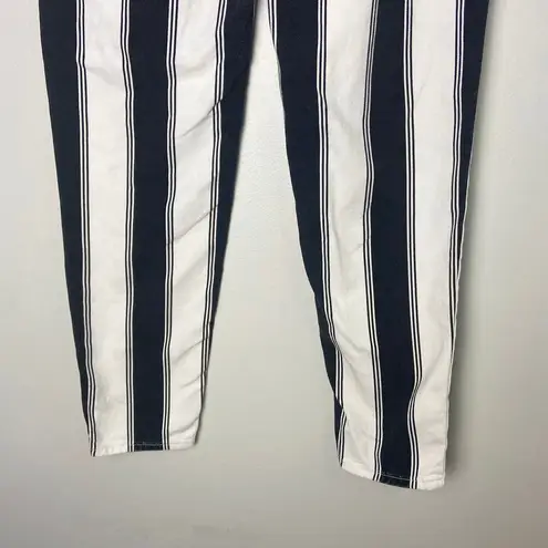 Urban Outfitters  BDG High-Waisted Mom Jeans Black & White Stripe W26