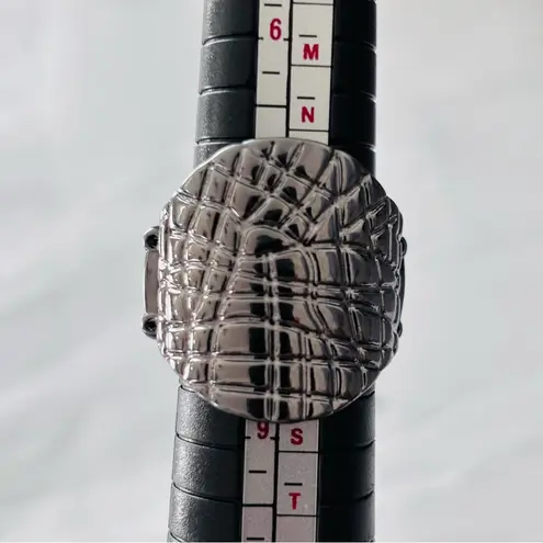 Metal Jungle black ring with a stretchy band.