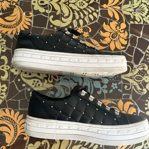 Guess  BLACK LEATHER SNEAKER SZ: EU 39 US