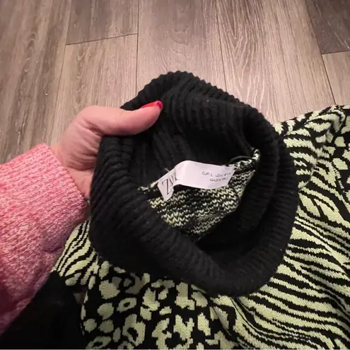 ZARA  Leopard zebra animal‎ print turtleneck chunky knit sweater size large - Image 4