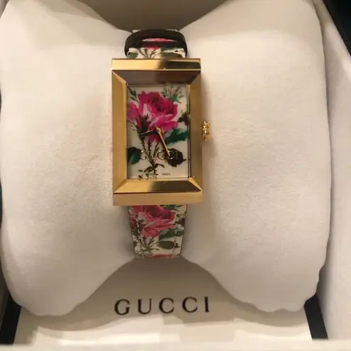 Gucci NIB  G FRAME FLORAL WATCH