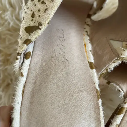 MATISSE berlin slides in gold spot mules calf hair slides White Size 7.5