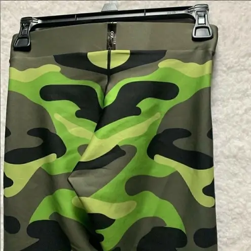 Ultracor đ
șnwot Cor by camouflageâneon green and black leggings size small