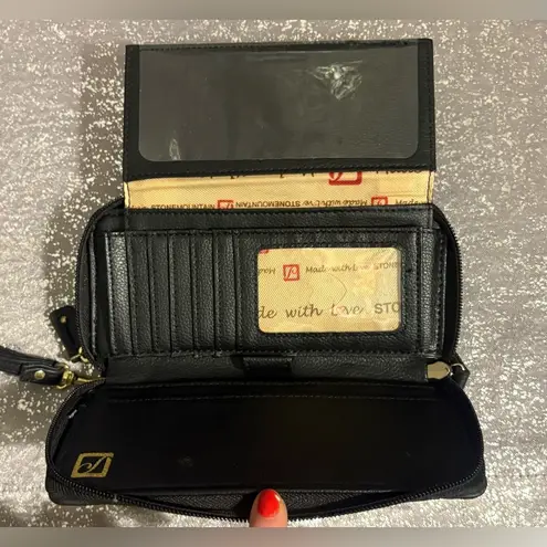 Stone Mountain Accessories Black Wristlet