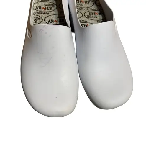 Sticky Professional Shoes for Women in White Size 8