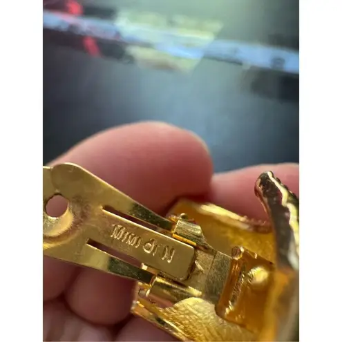 80s Vintage MiMi Di N Signed Chunky Round Embossed Gold Tone Clip On Earrings