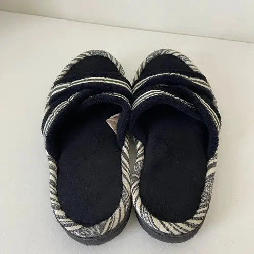 Isotoner EUC | women’s solid bottom slippers — size 7.5-8