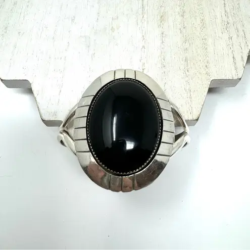 E YAZZIE Navajo sterling silver, onyx cuff bracelet, 47.2g Silver