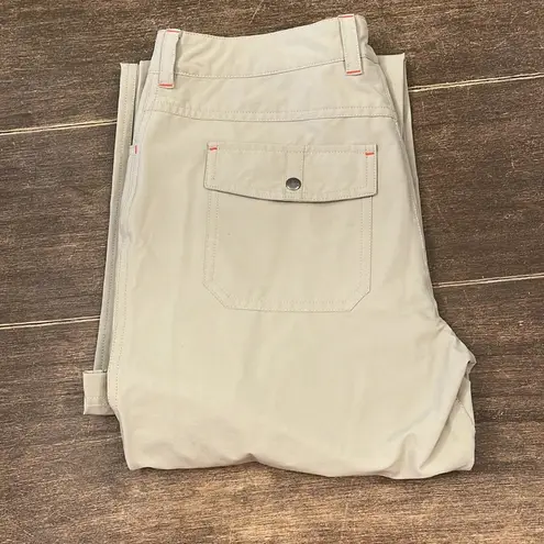 Patagonia  outdoor hiking pant.‎ Women’s. Cargo. Khaki. Size 8.