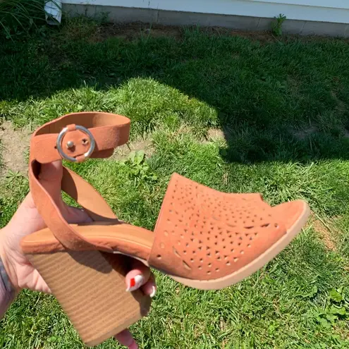 Qupid  CUTOUT HEELED‎ SANDALS (HAZEL SUEDE) size 7 spring summer boho ankle fall