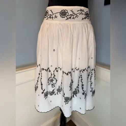 Vintage 90s White and Black Embroidered Peasant Skirt Sz 7