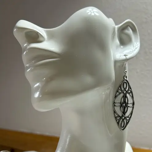 Celtic knot oval dangle earrings Silver