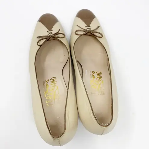Salvatore Ferragamo Ivory Brown Two-Tone Leather Bow Pumps Size 8.5B Vintage