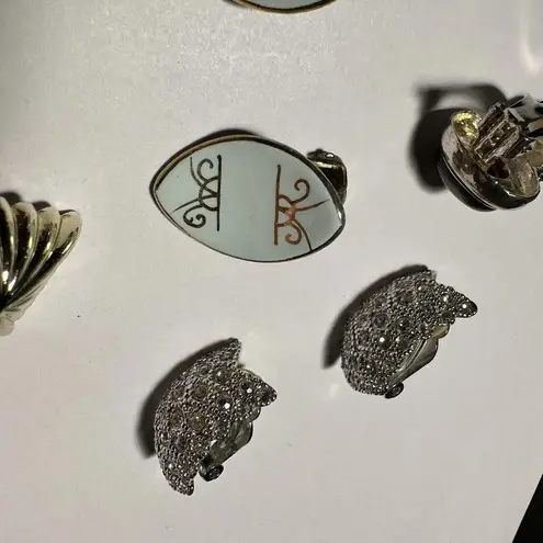 Lot of 4 Women’s Costume Jewelry Clip