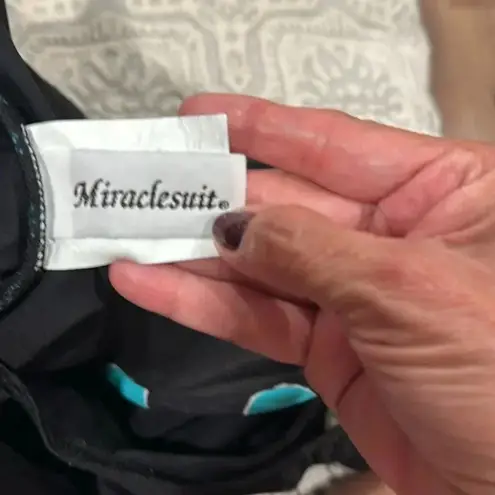 MiracleSuit - WOMENS SWINSUIT SIZE 12