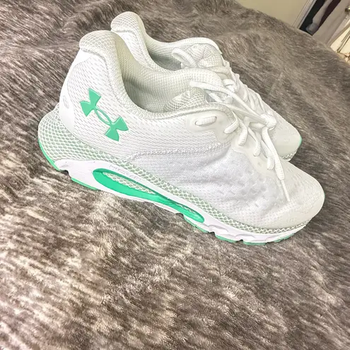 Under Armour  HOVR Infinite 3 Mint Green Womens Running Trainers Size 10