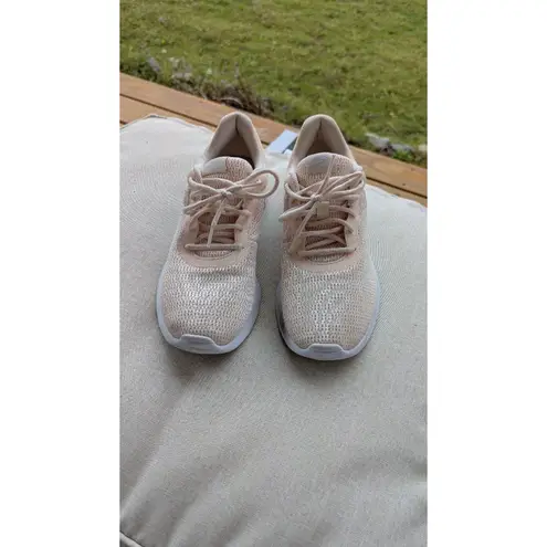 Nike Women's  Tanjun Sneakers Size 11.5 Peach