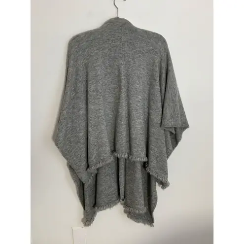 Beryll Cashmere Serape | Light Gray Oversized Blanket Scarf With Stretch Size undefined