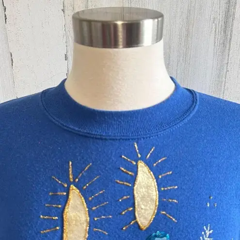 Vintage Christmas Sweatshirt Blue Embroidered poinsettia Candles XL shimmery