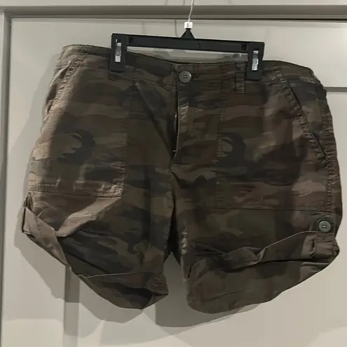 Sanctuary  Cargo CHAMO shorts! Women’s size 30