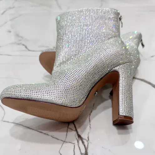 NWOT AZALEA WANG HONEY BUNCH SILVER RHINESTONE BOOTIES SIZE 7