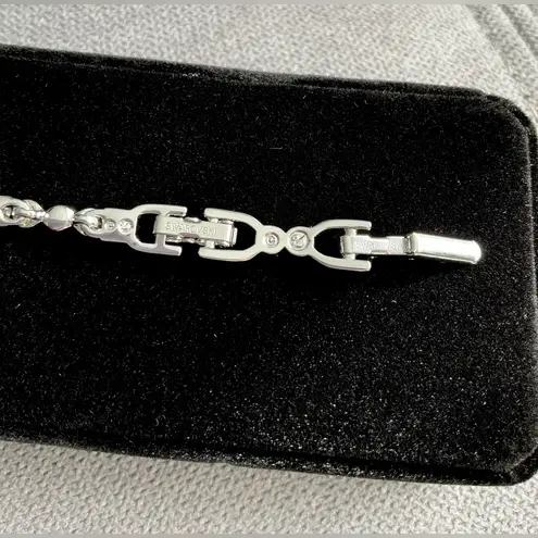 Swavorski Authentic SWAROVSKI bracelet DRESSY🌟🌟🌟