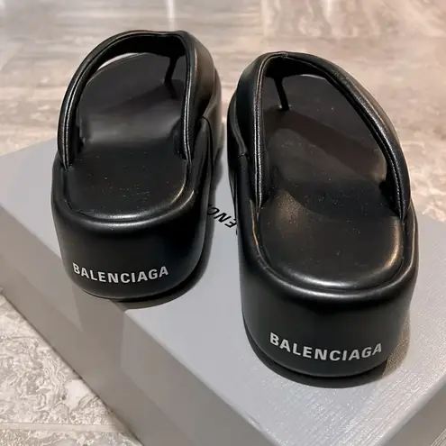 Balenciaga Padded Rise Platform Leather Thong Sandals in Black, Size 41 $695