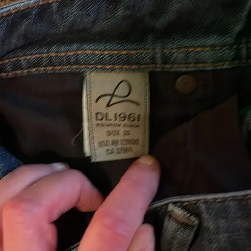 DL1961 Jo Boyfriend Twister Distressed, Low Rise Jeans. Size 25.